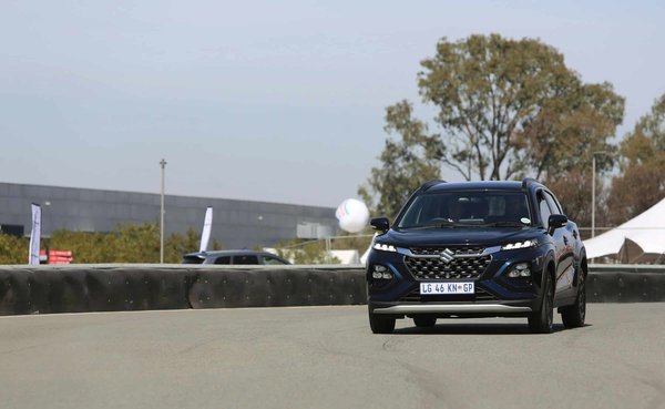 What's the Best Method to Install an Adjustable Pedal Box in a Ford Mustang for Drivers of Different Heights?