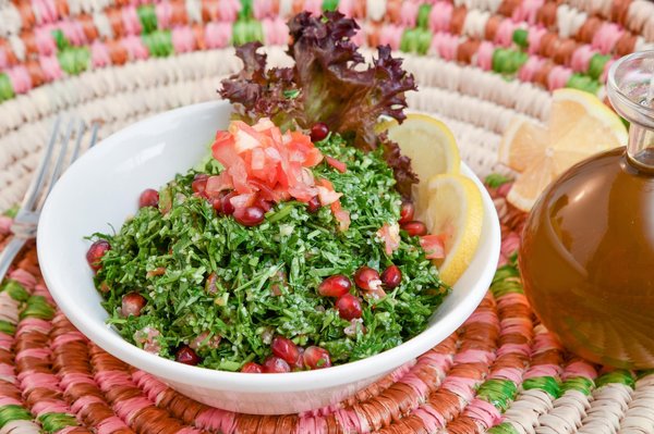 What's the Key to Preparing a Flavorful Lebanese Tabouleh with Fresh Herbs?